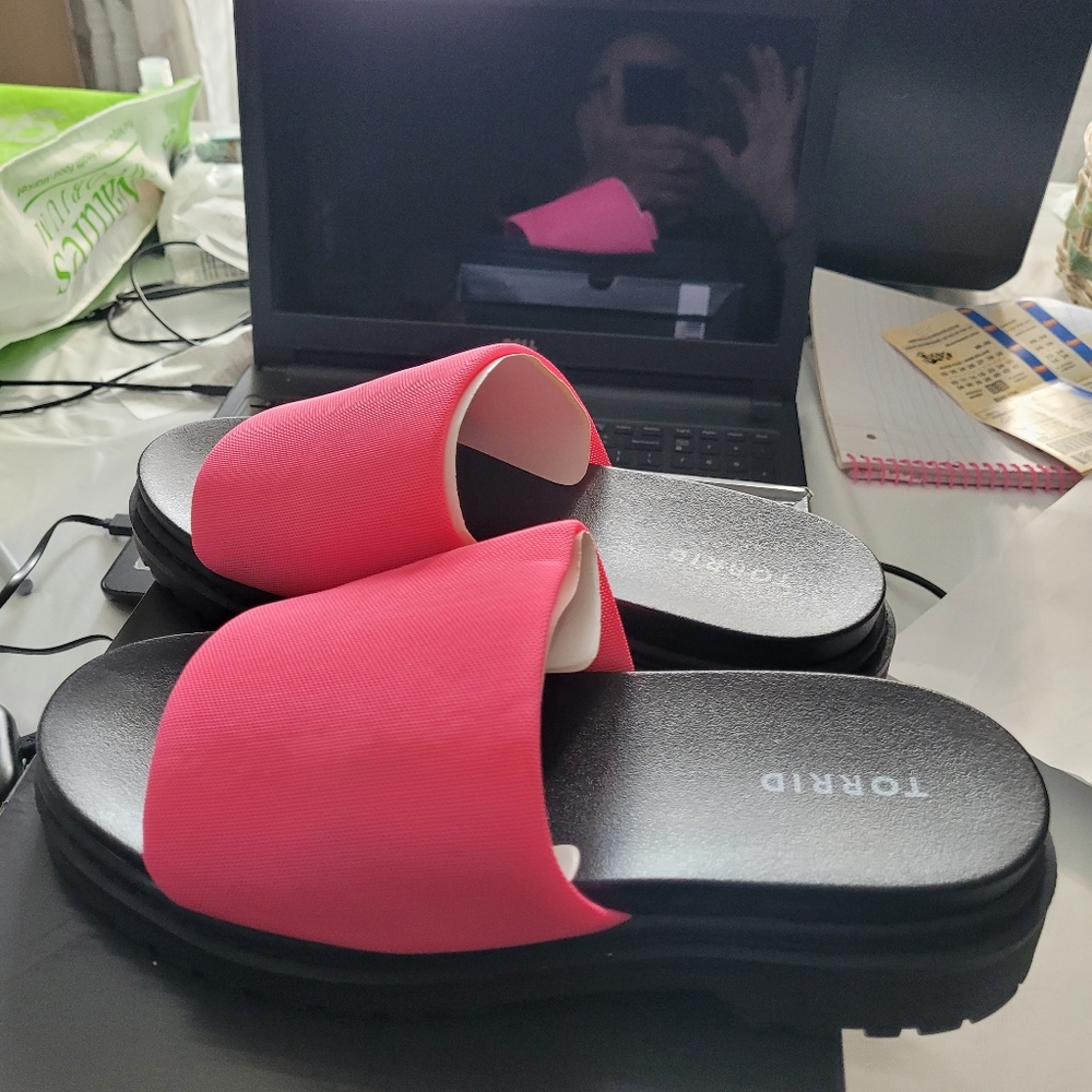 Ladies Sandals - Picture 3 of 10